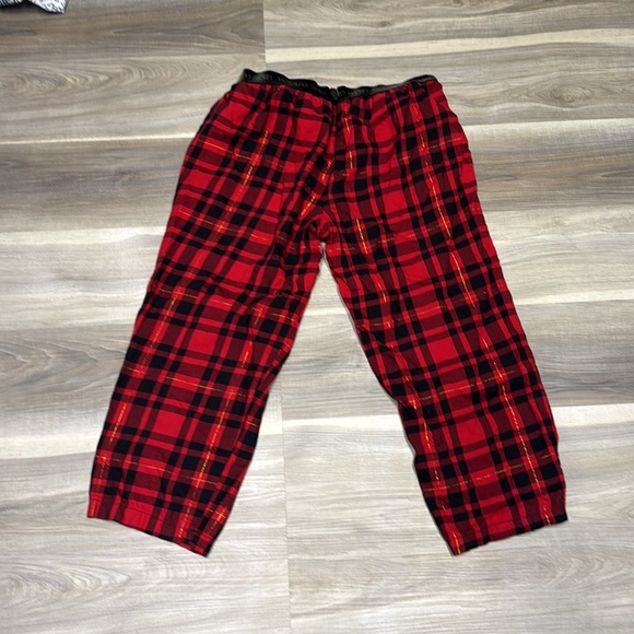 Victoria's Secret Red and Black Plaid Capri PJ pants size large - Picture 5 of 8
